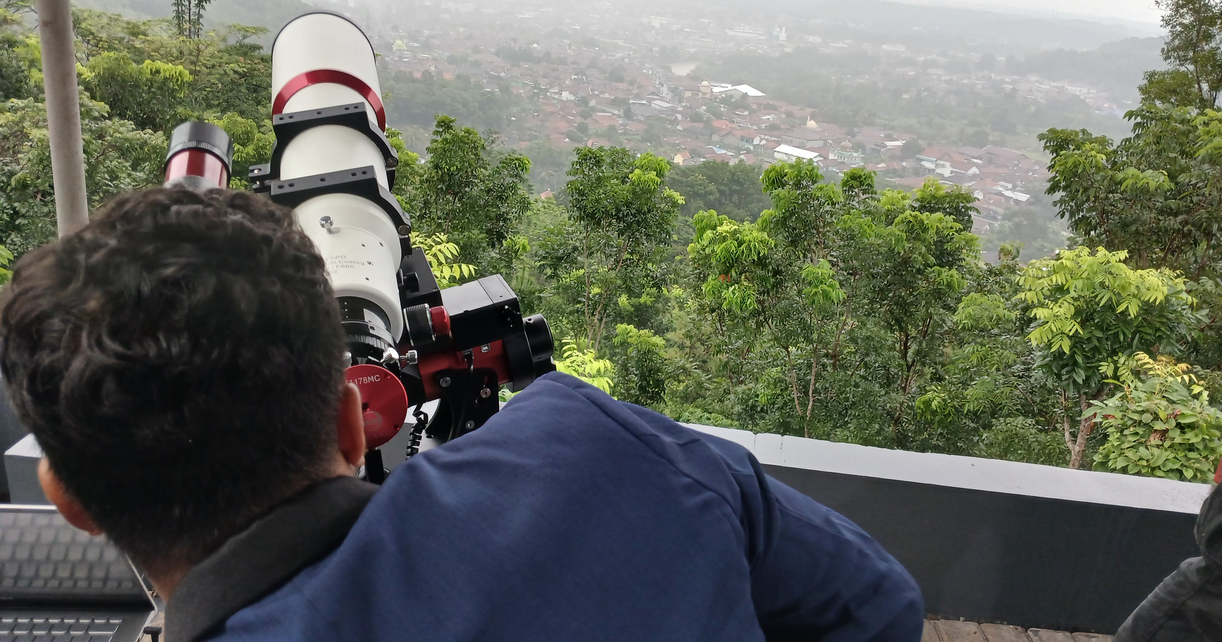 Cuaca hujan saat rukhyatul hilal di POB Gunung Putri. (Foto: Susi/TIMES Indonesia)