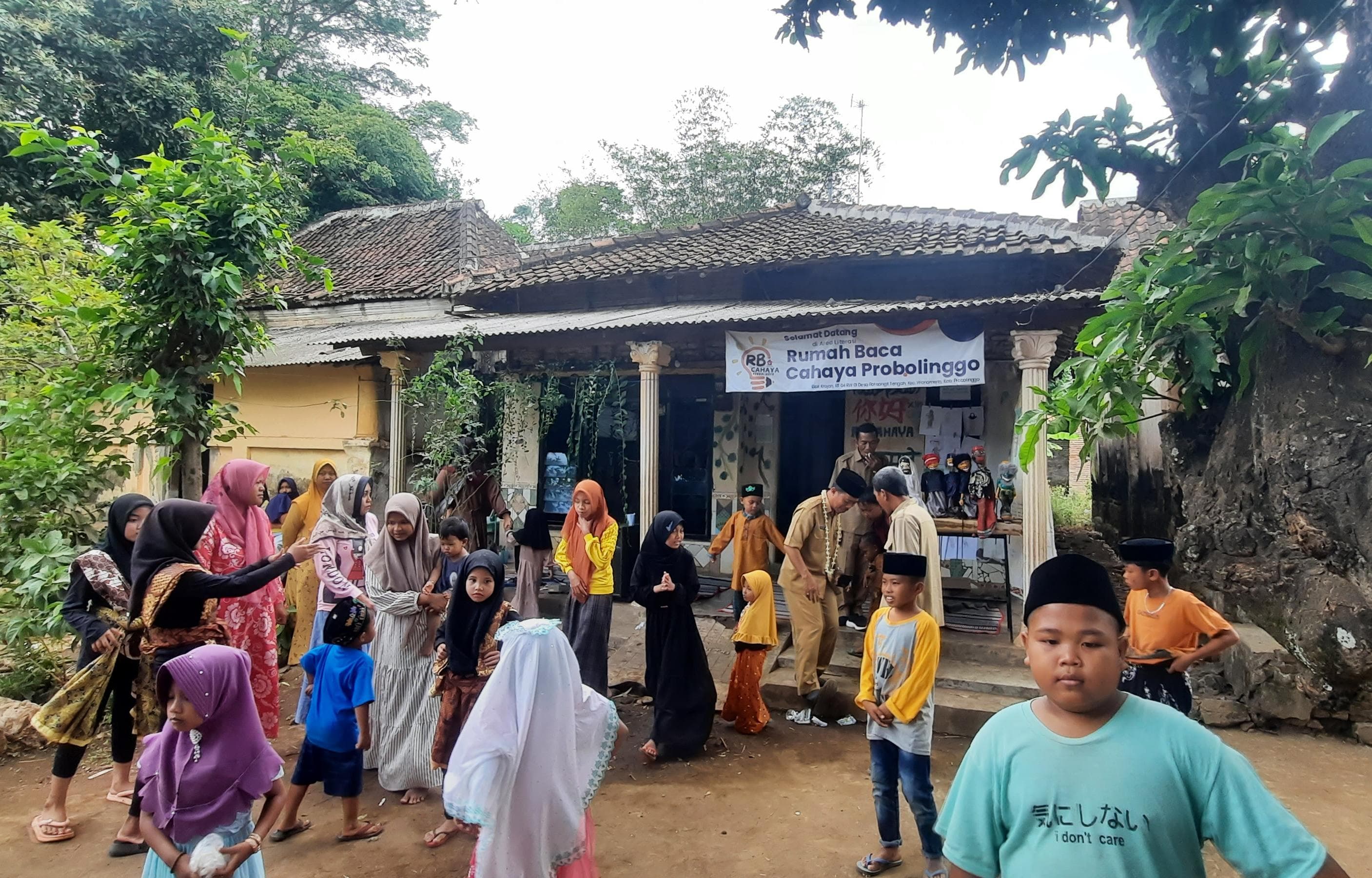 Dari Wayang hingga Motor Pustaka: Kisah Cak Amir, Pahlawan Literasi yang Menyinari Probolinggo
