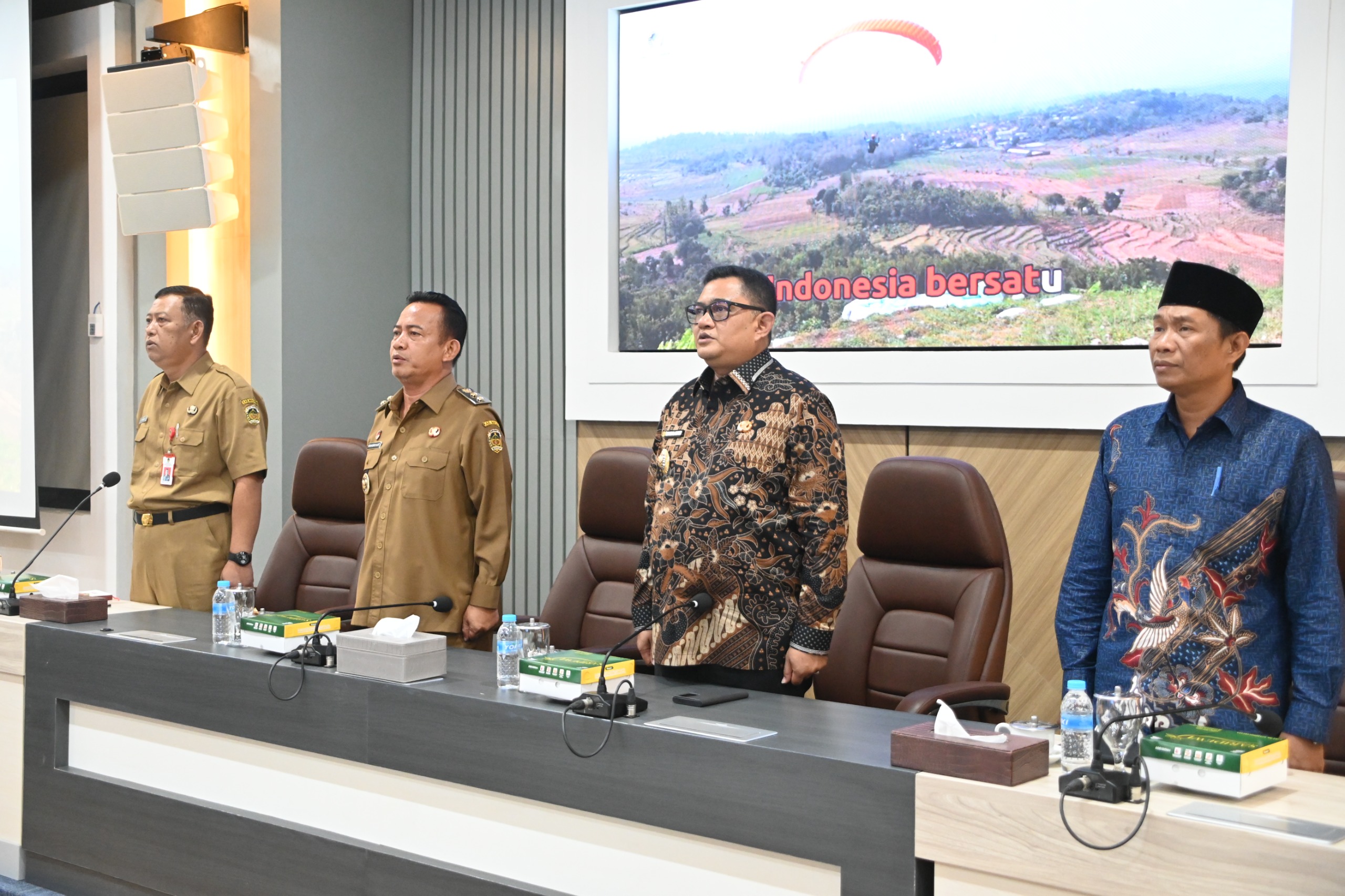 Bikin KLU Terang Benderang, Pemda dan DPRD KLU Studi Tiru KPBU APJ ke Madiun