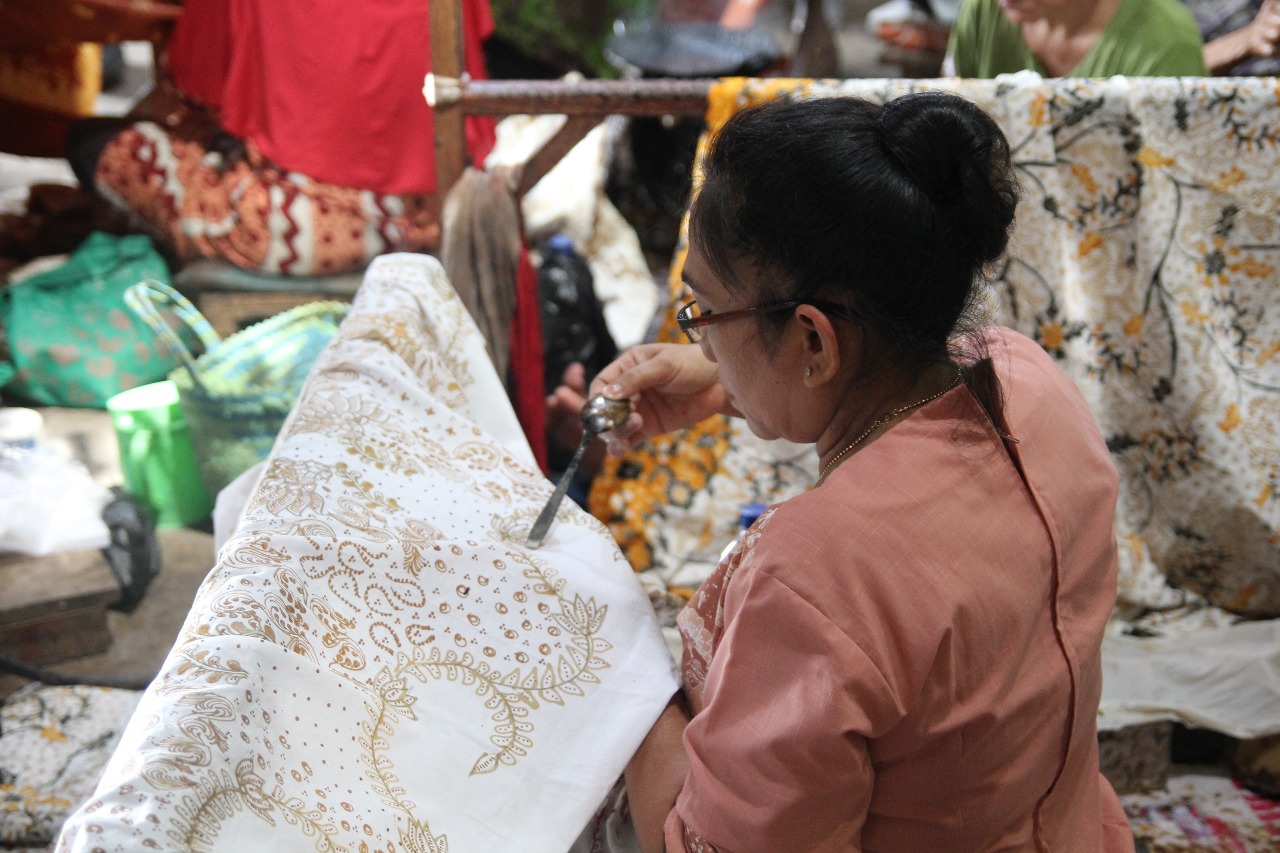 Menelisik Filosofi di Balik Keindahan Motif Batik Lasem Rembang